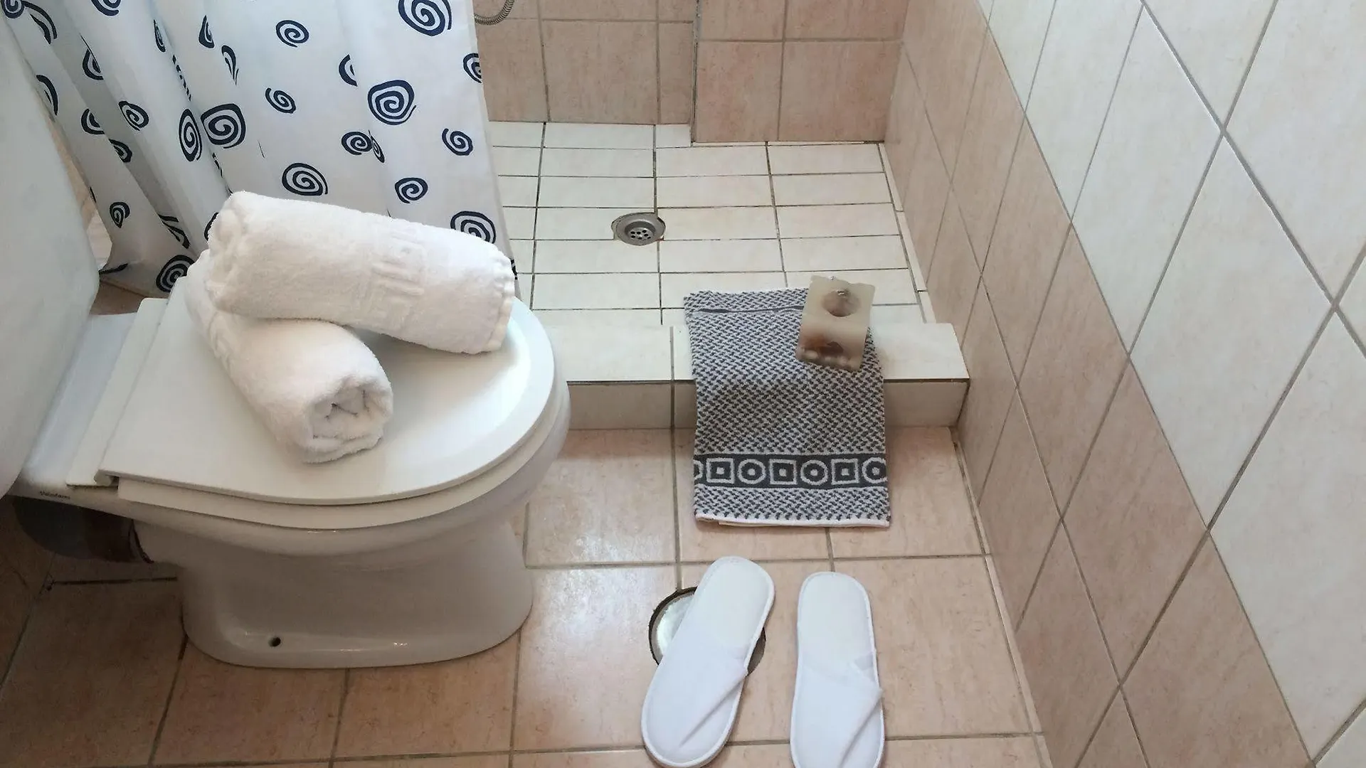 Sunny Studios Свороната 2*,  Греция