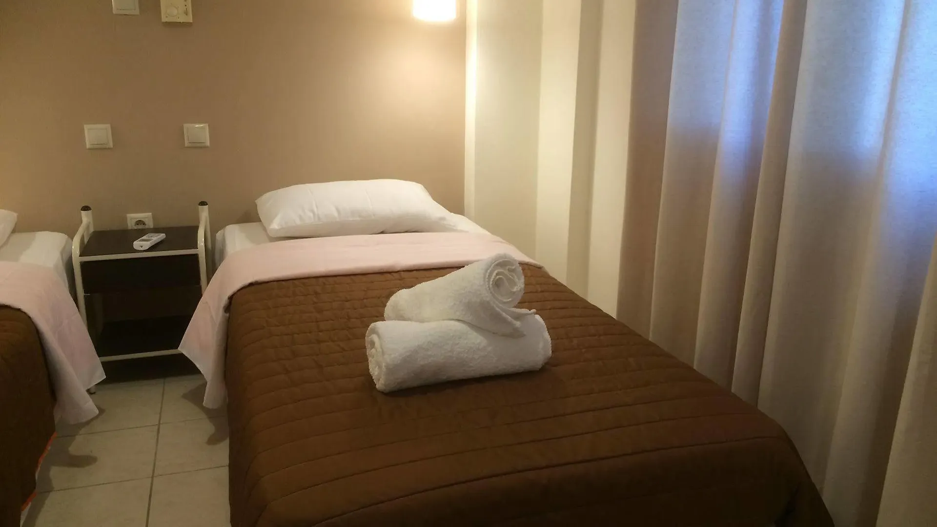 Sunny Studios Свороната Греция